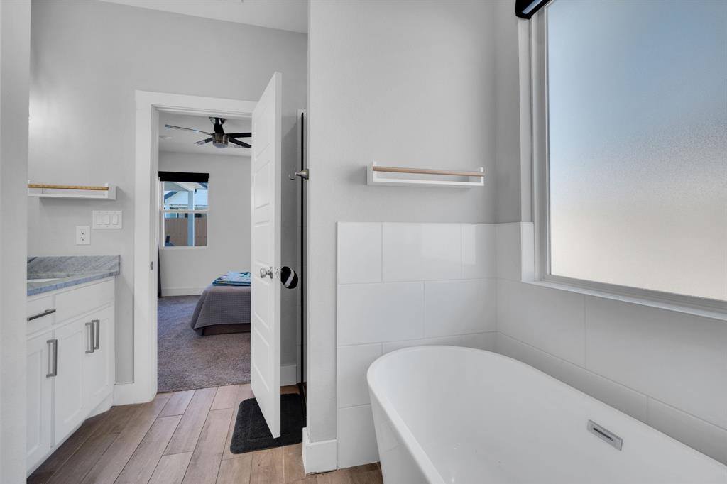 5622 Mesa Loop, Granbury, TX 76048