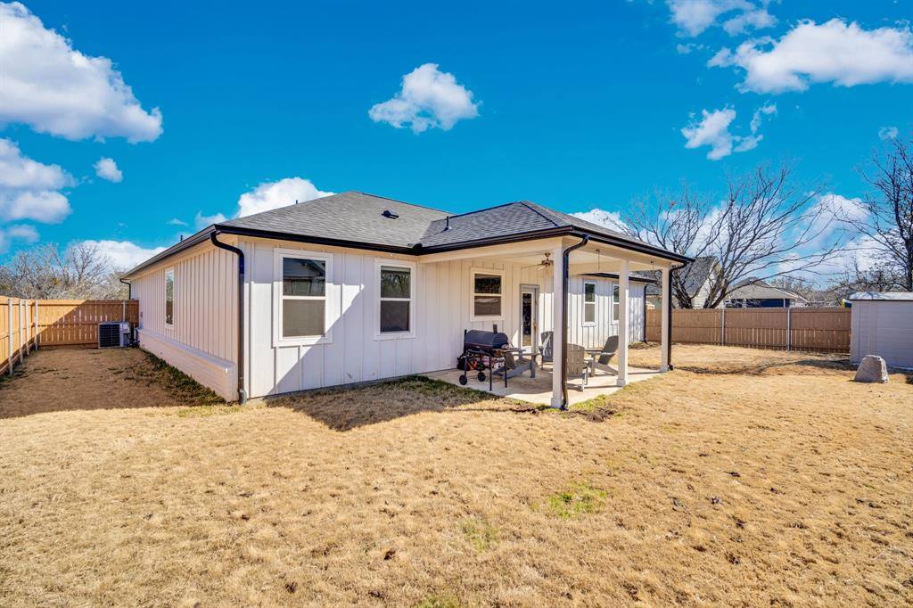 5622 Mesa Loop, Granbury, TX 76048