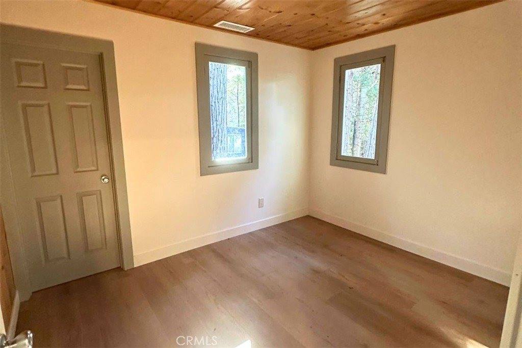 476 Redwood, Crestline, CA 92325