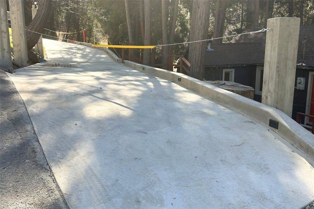 476 Redwood, Crestline, CA 92325