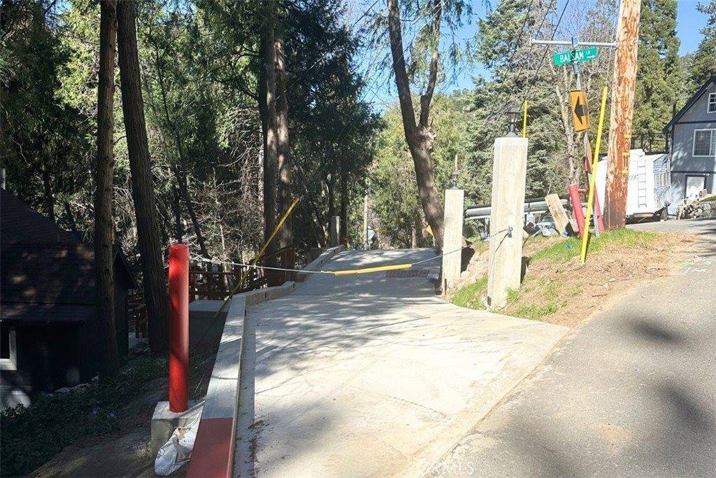 476 Redwood, Crestline, CA 92325