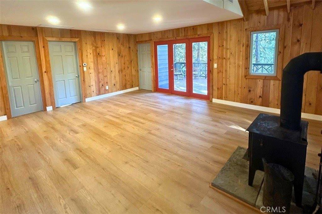 476 Redwood, Crestline, CA 92325