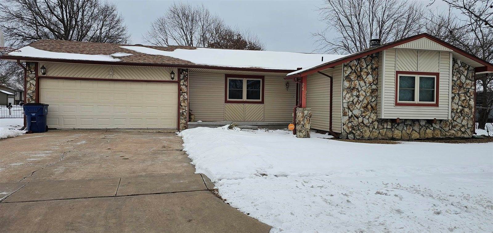 2420 North Edgemoor St, Wichita, KS 67220