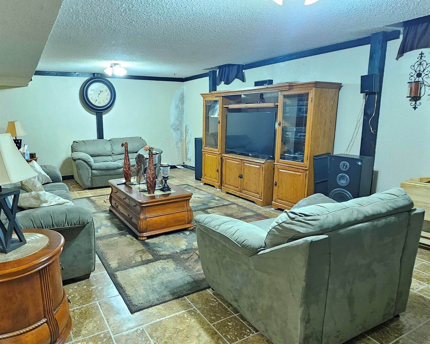 2420 North Edgemoor St, Wichita, KS 67220