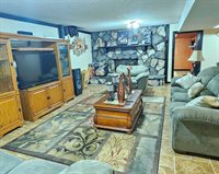 2420 North Edgemoor St, Wichita, KS 67220