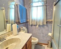 2420 North Edgemoor St, Wichita, KS 67220