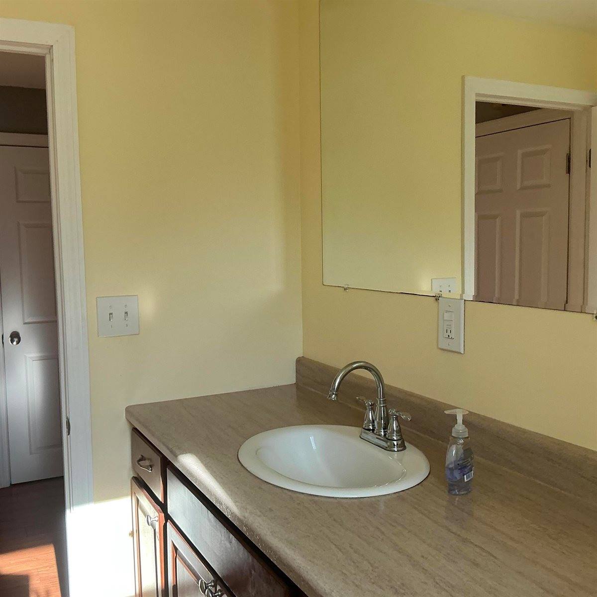 1 Carolyn Street, Topsham, ME 04086