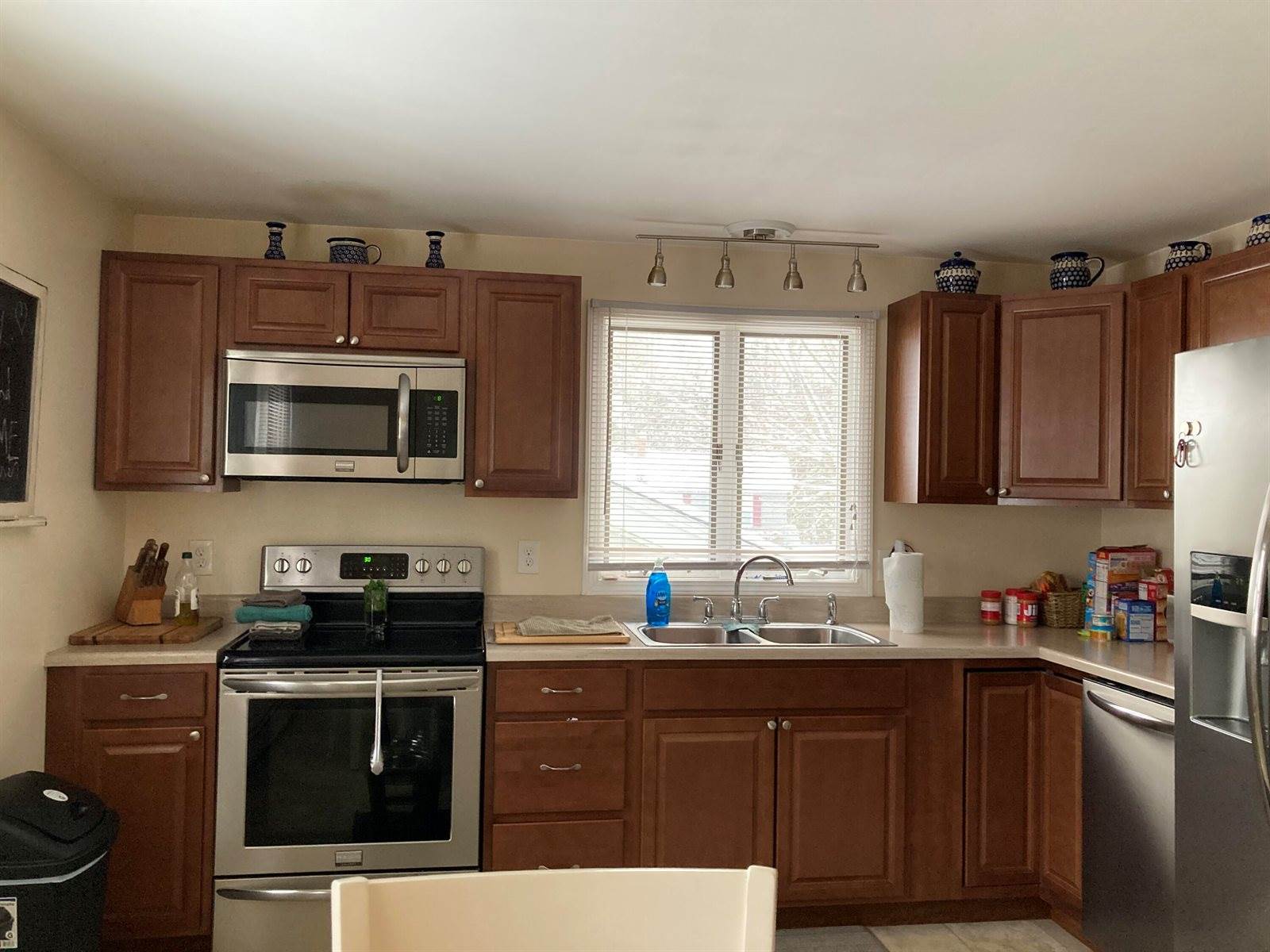 1 Carolyn Street, Topsham, ME 04086