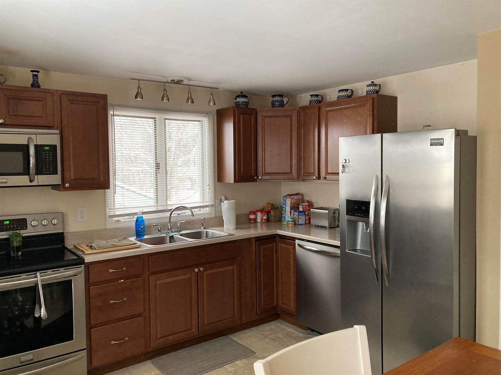 1 Carolyn Street, Topsham, ME 04086