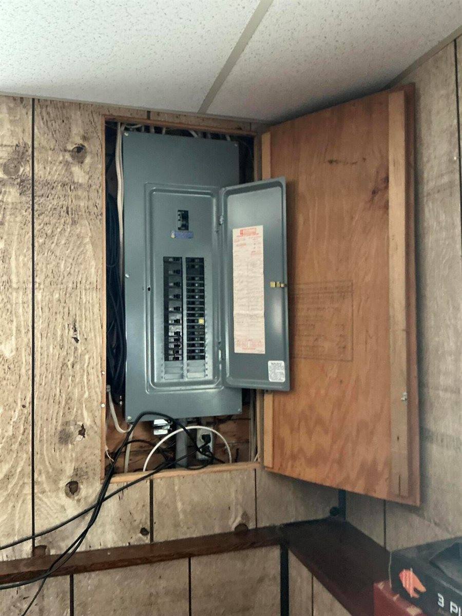 1 Carolyn Street, Topsham, ME 04086