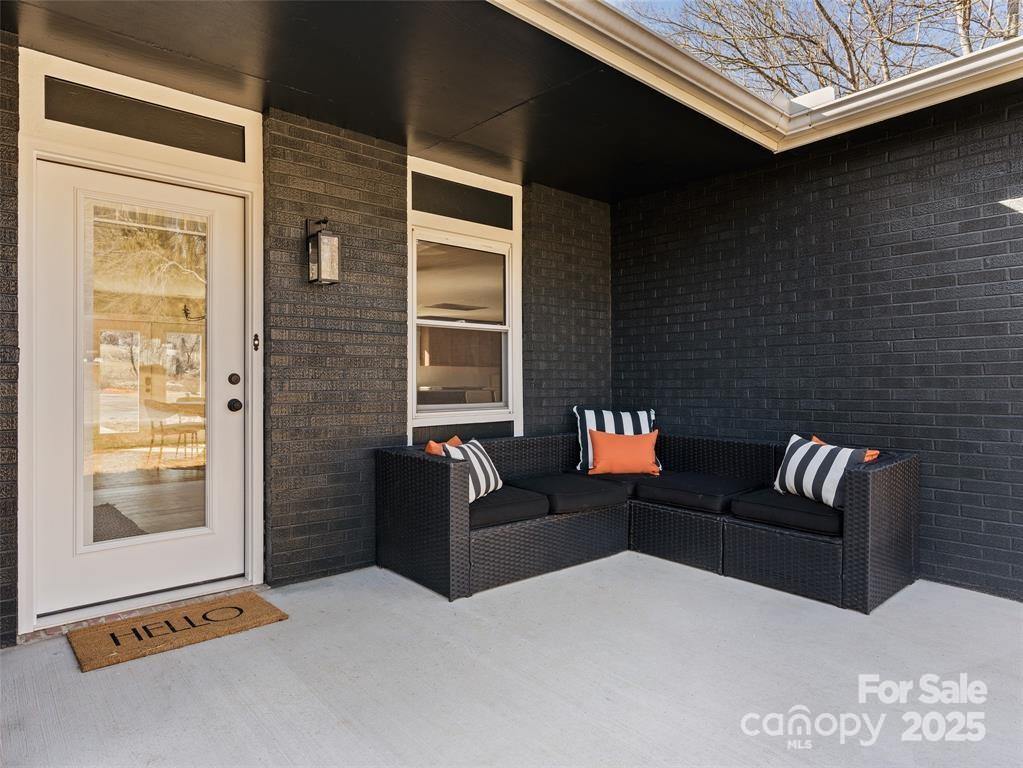 1109 South Prestonwood Drive, Hendersonville, NC 28739