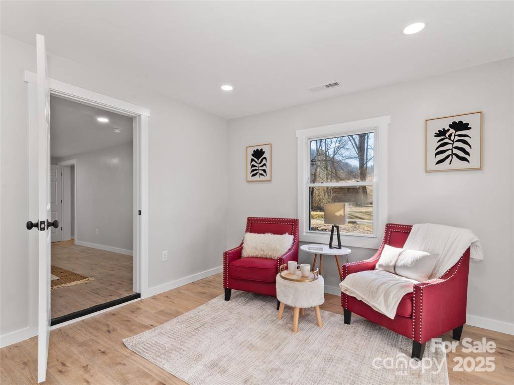 1109 South Prestonwood Drive, Hendersonville, NC 28739