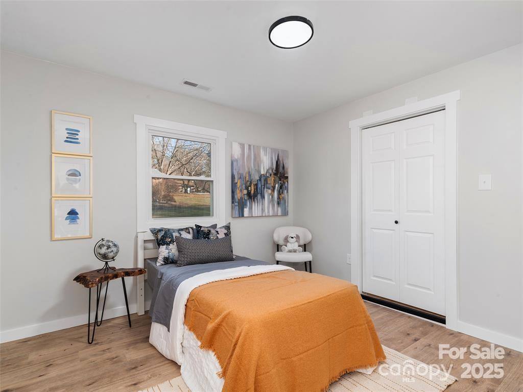 1109 South Prestonwood Drive, Hendersonville, NC 28739