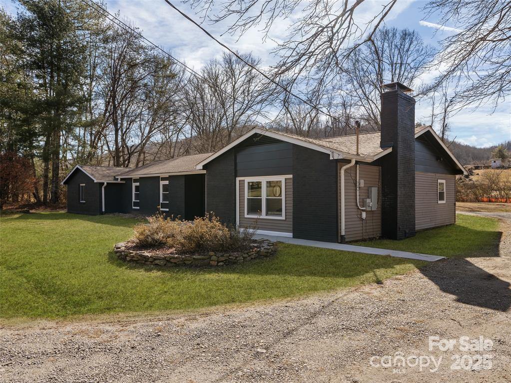 1109 South Prestonwood Drive, Hendersonville, NC 28739