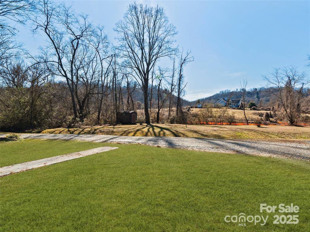 1109 South Prestonwood Drive, Hendersonville, NC 28739