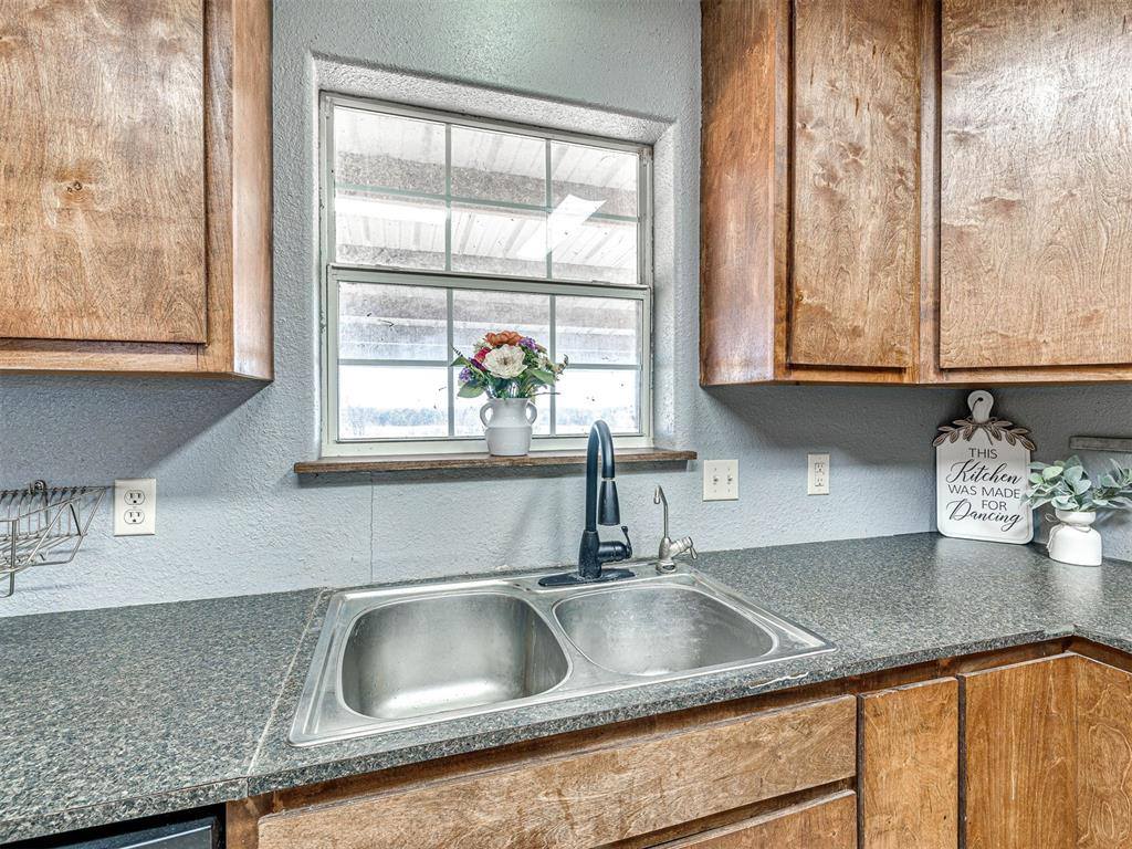 10899 NS Ns 3500 Road, Prague, OK 74864