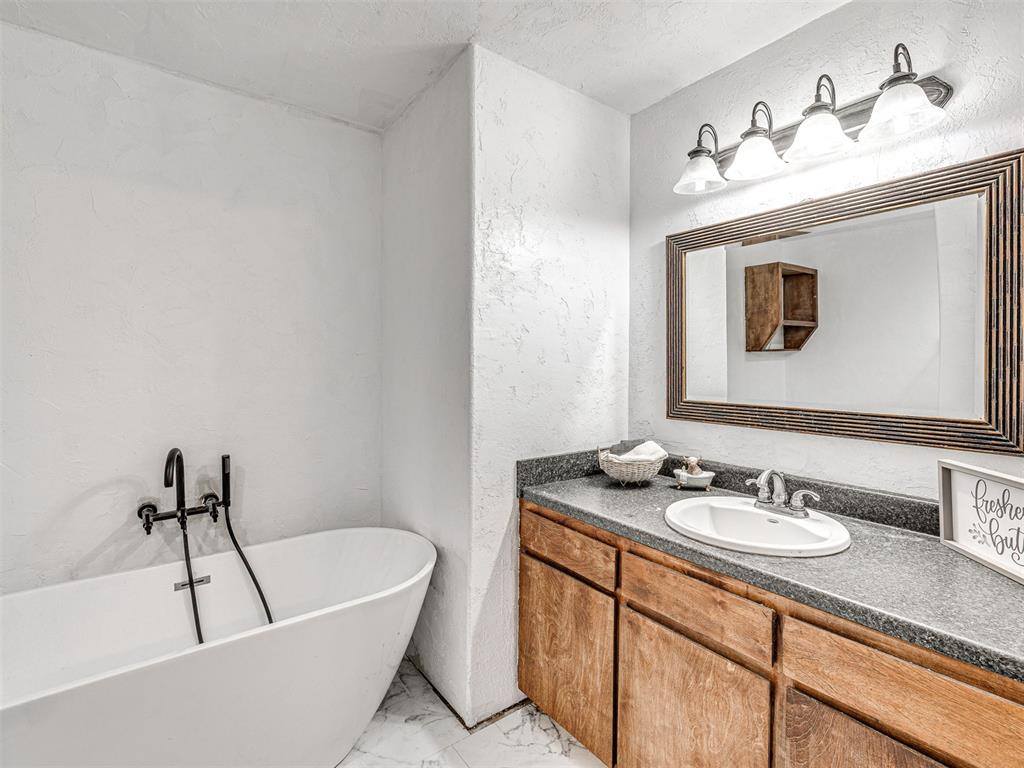 10899 NS Ns 3500 Road, Prague, OK 74864