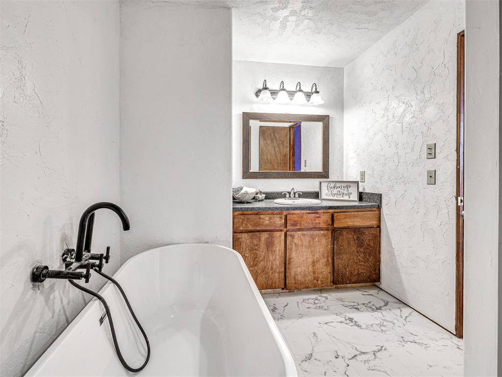 10899 NS Ns 3500 Road, Prague, OK 74864