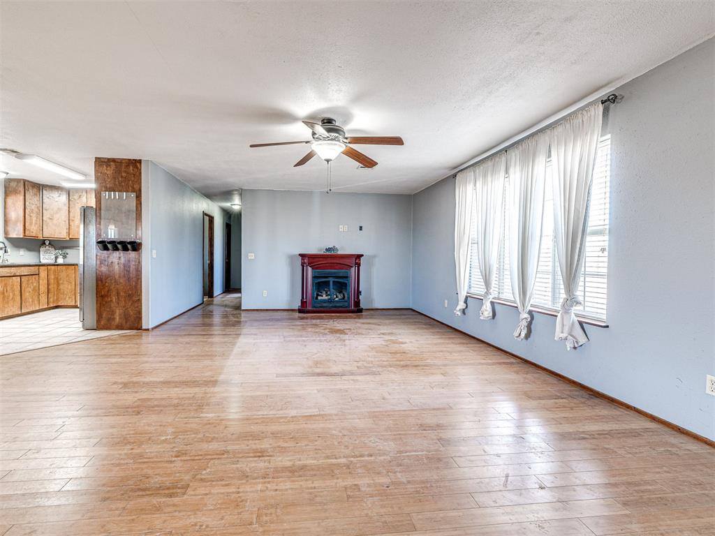 10899 NS Ns 3500 Road, Prague, OK 74864