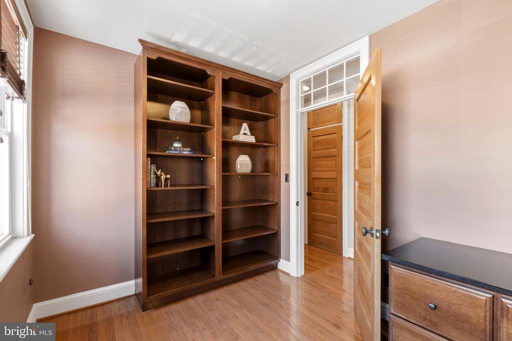 700 South Ellwood Avenue, Baltimore, MD 21224