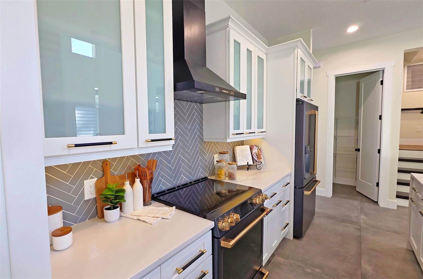 2475 Bay Street, Sarasota, FL 34237