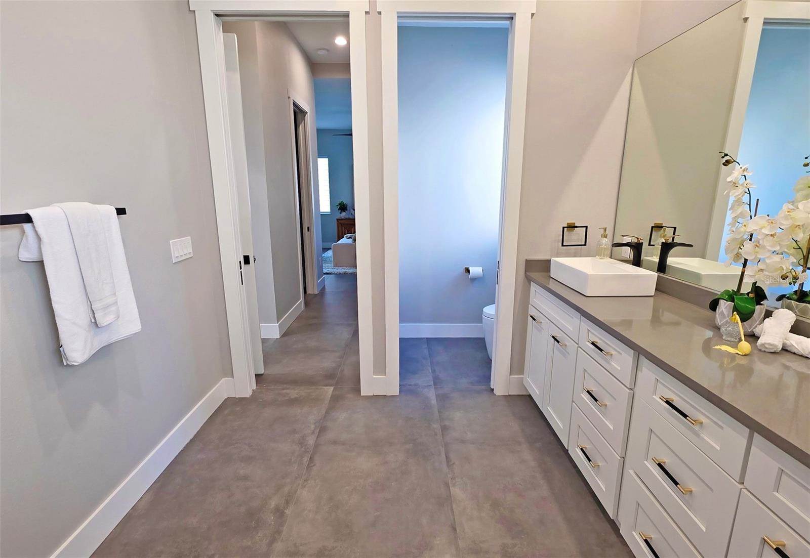 2475 Bay Street, Sarasota, FL 34237