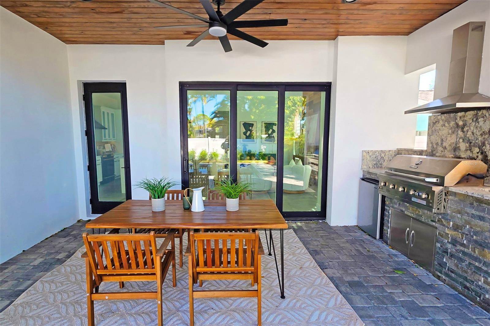 2475 Bay Street, Sarasota, FL 34237