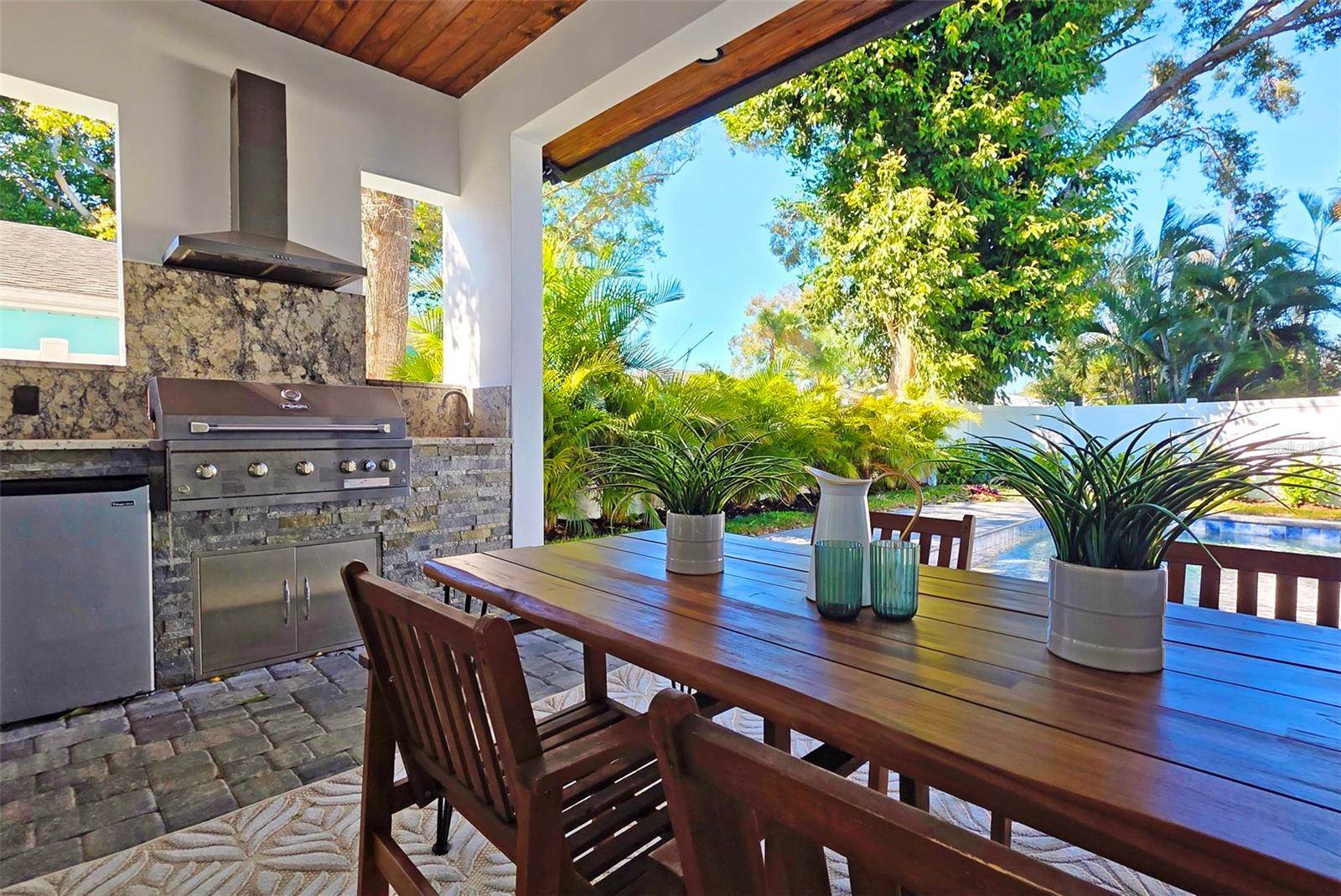 2475 Bay Street, Sarasota, FL 34237