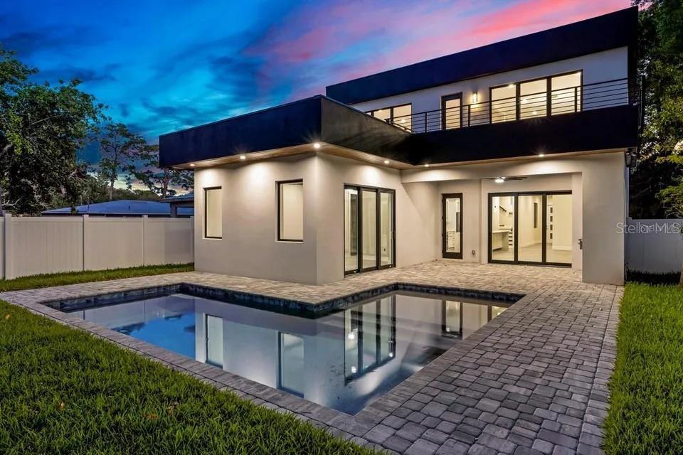 2475 Bay Street, Sarasota, FL 34237