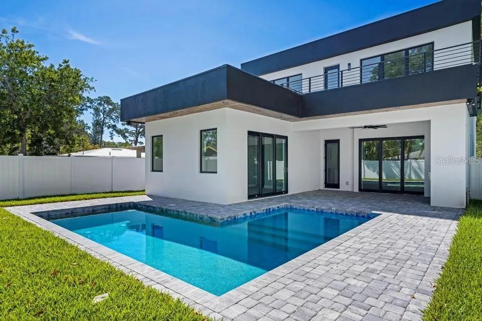 2475 Bay Street, Sarasota, FL 34237