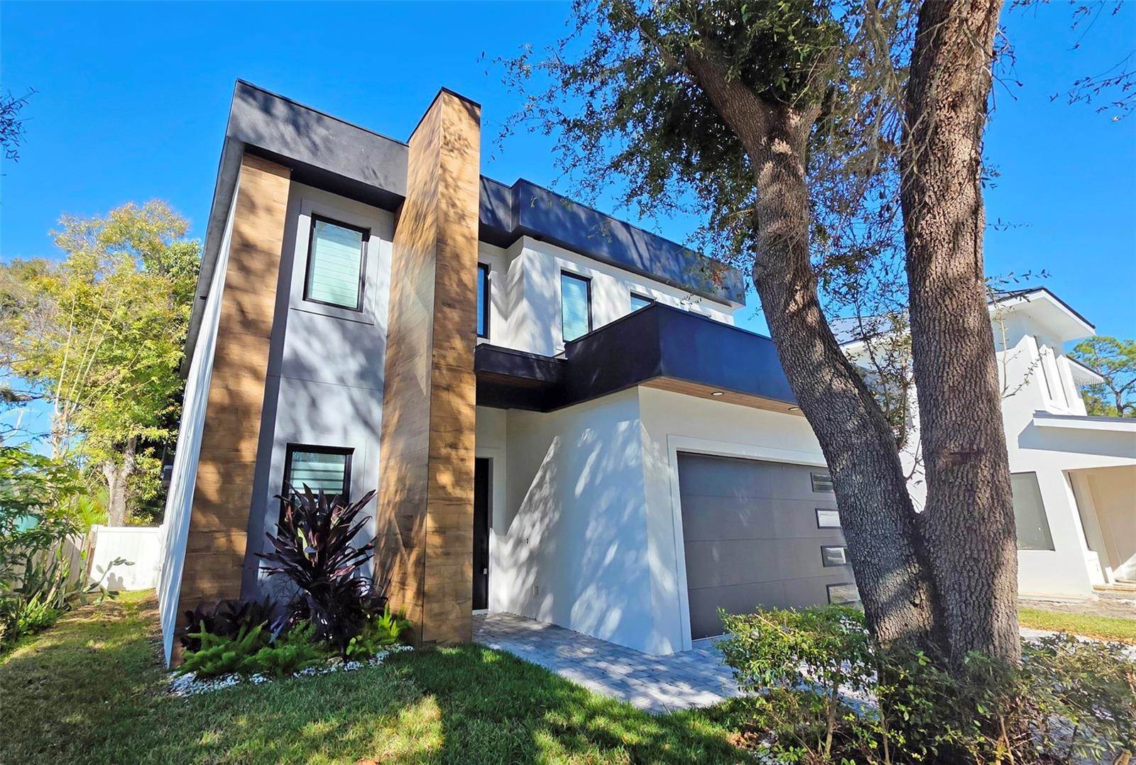 2475 Bay Street, Sarasota, FL 34237