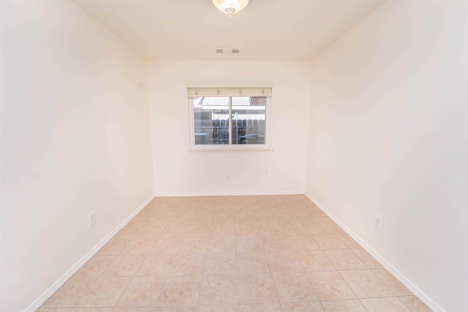 926 Birchwood Court, Hanford, CA 93230