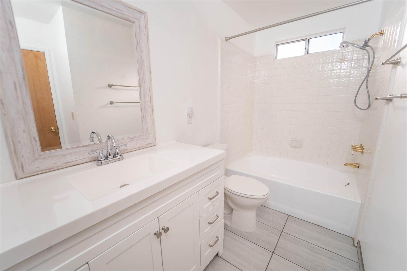 926 Birchwood Court, Hanford, CA 93230