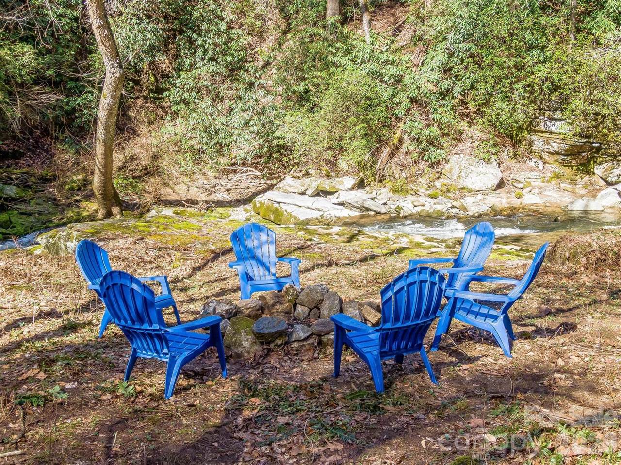 4973 US Hwy 176, Saluda, NC 28773