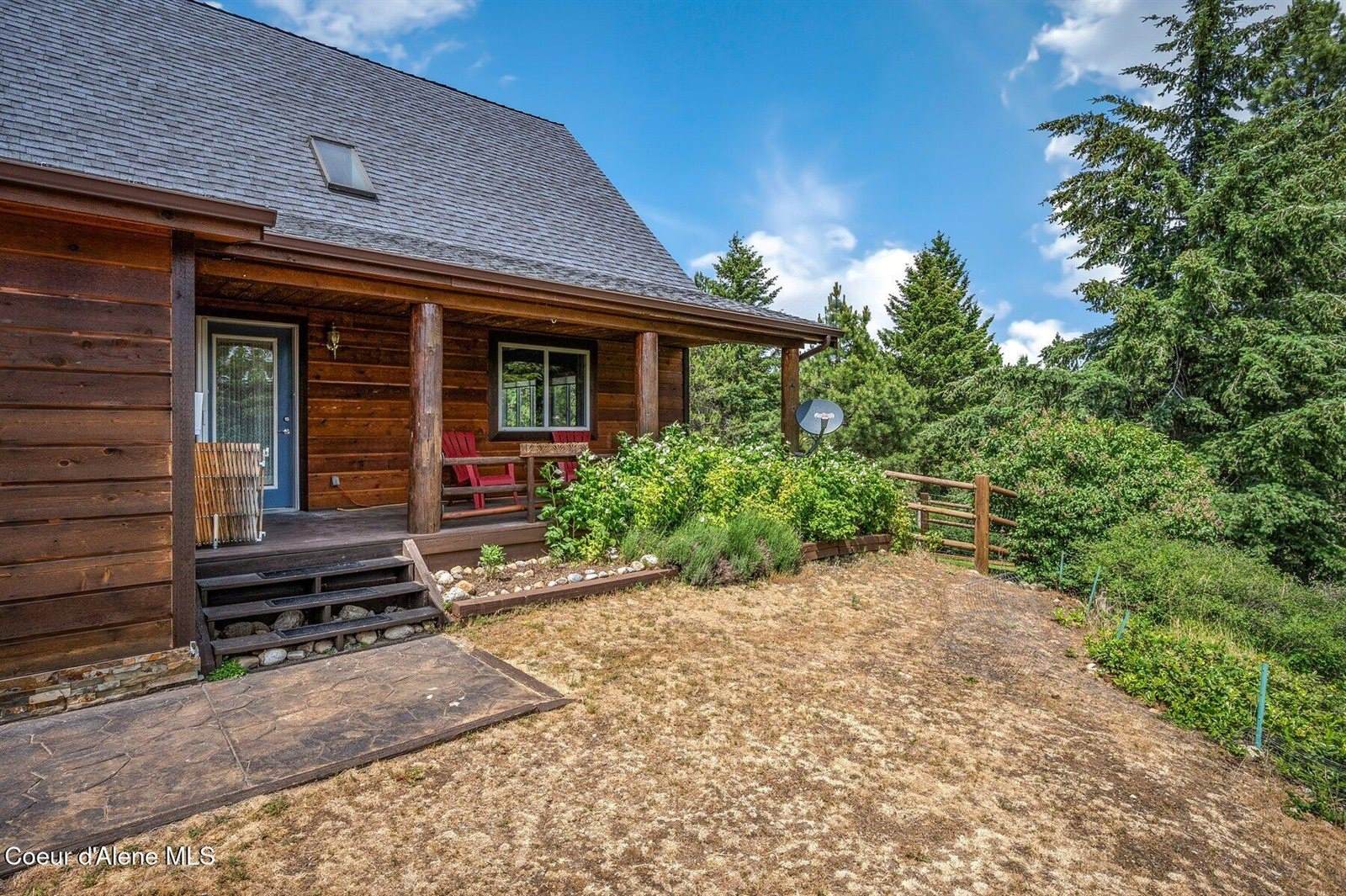 9067 West Coeur D Alene Dr, Spirit Lake, ID 83869