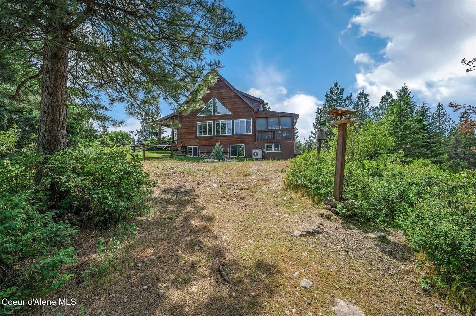 9067 West Coeur D Alene Dr, Spirit Lake, ID 83869