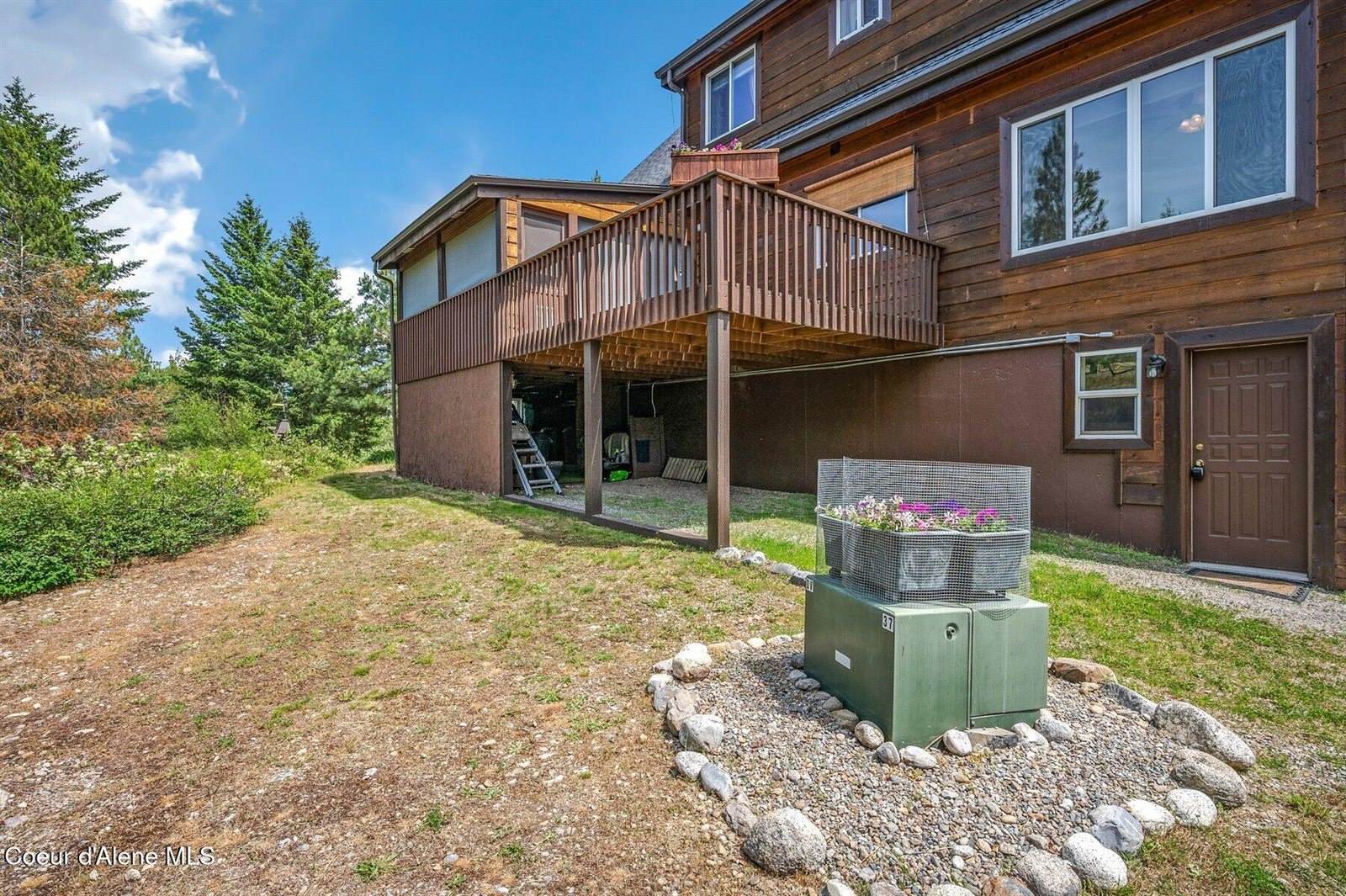 9067 West Coeur D Alene Dr, Spirit Lake, ID 83869