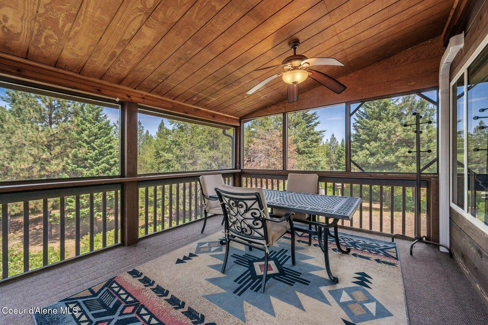 9067 West Coeur D Alene Dr, Spirit Lake, ID 83869