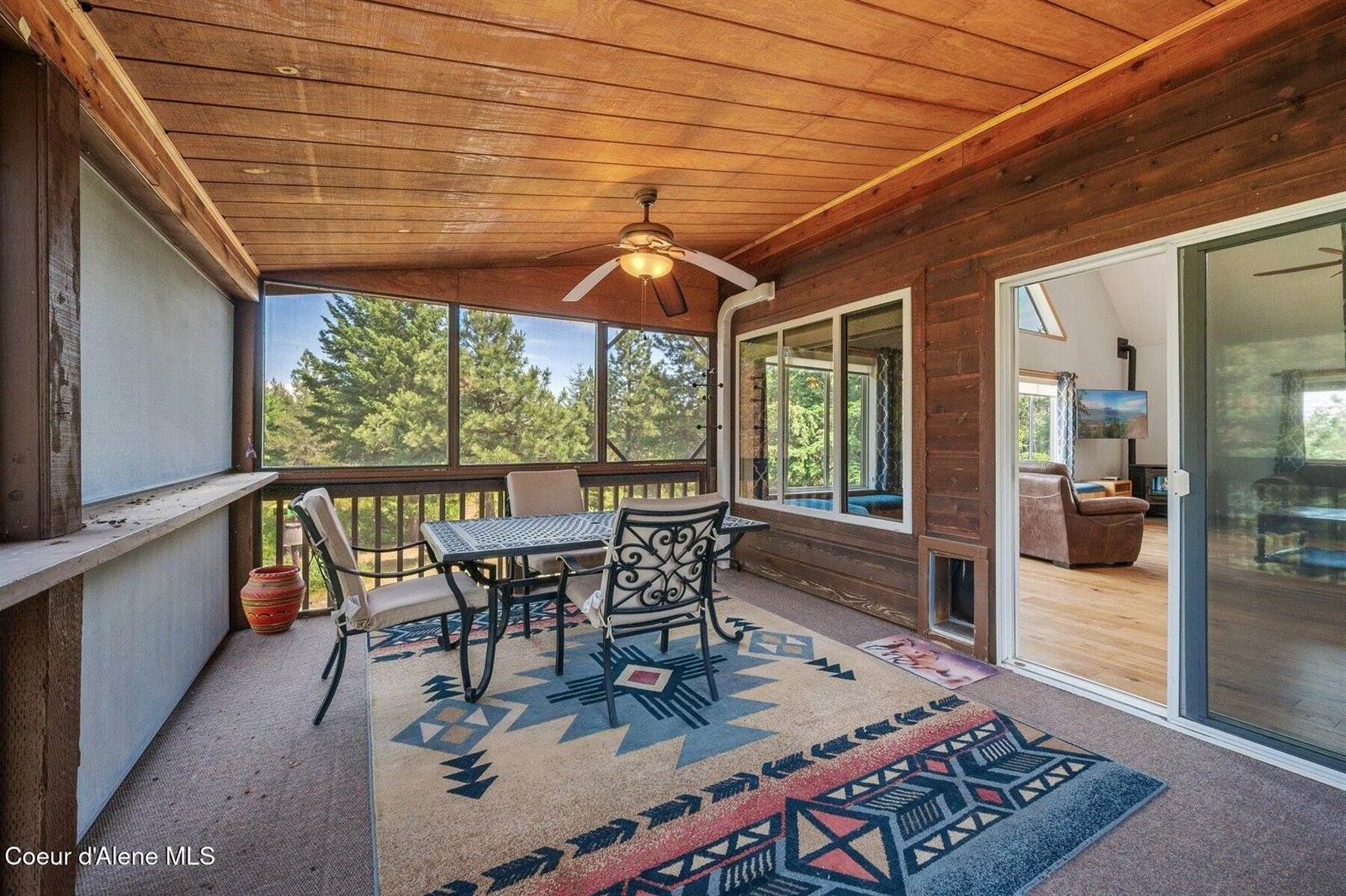 9067 West Coeur D Alene Dr, Spirit Lake, ID 83869