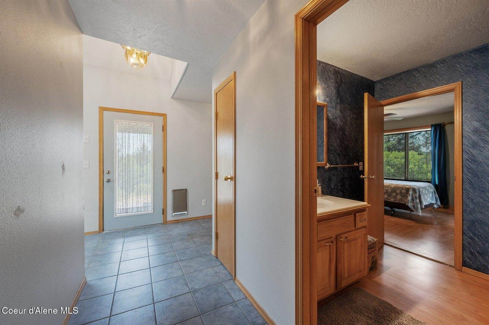 9067 West Coeur D Alene Dr, Spirit Lake, ID 83869