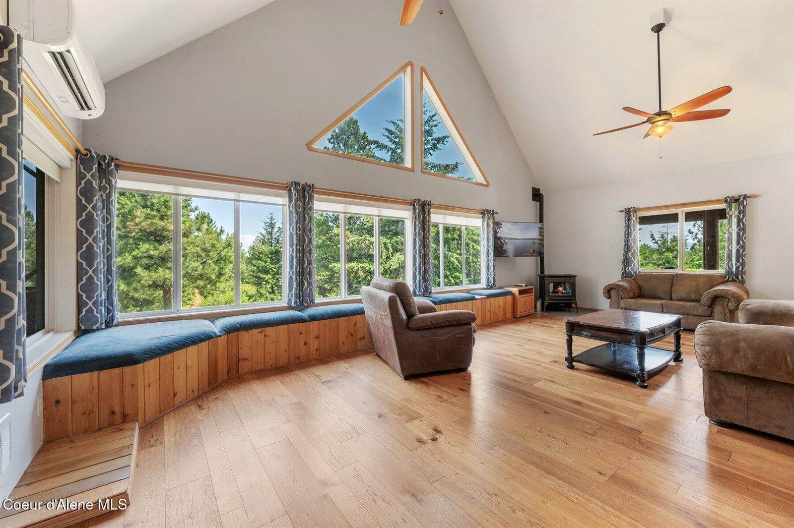 9067 West Coeur D Alene Dr, Spirit Lake, ID 83869