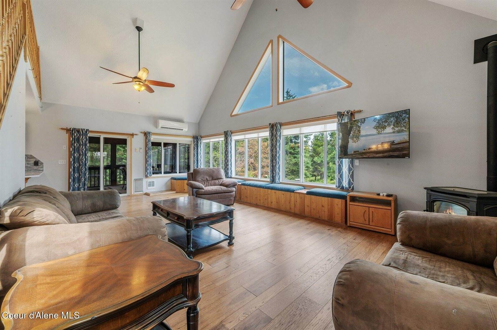 9067 West Coeur D Alene Dr, Spirit Lake, ID 83869