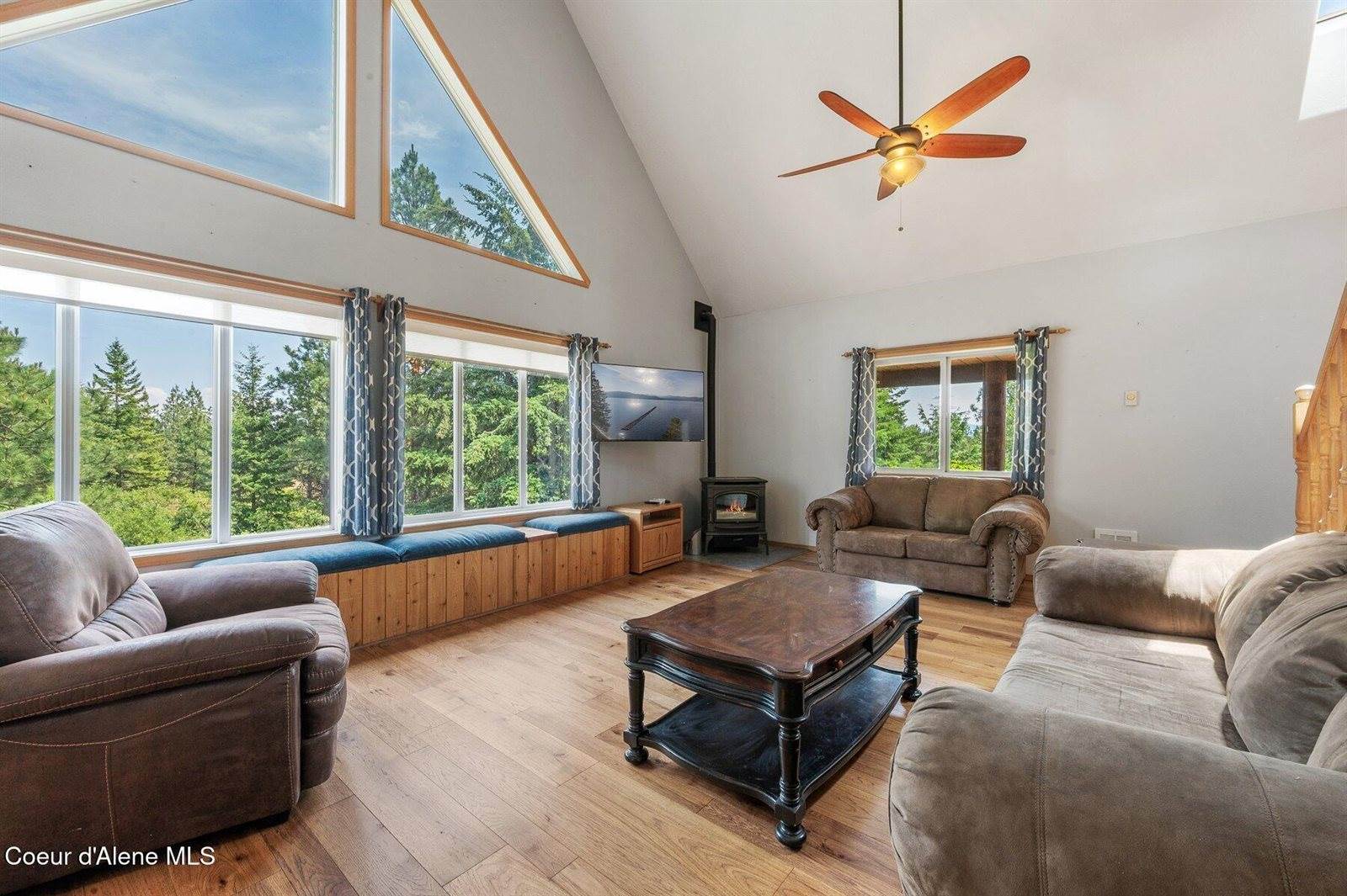 9067 West Coeur D Alene Dr, Spirit Lake, ID 83869