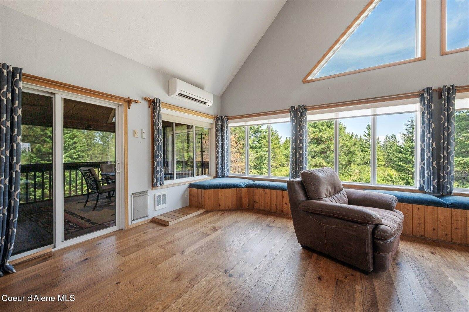 9067 West Coeur D Alene Dr, Spirit Lake, ID 83869