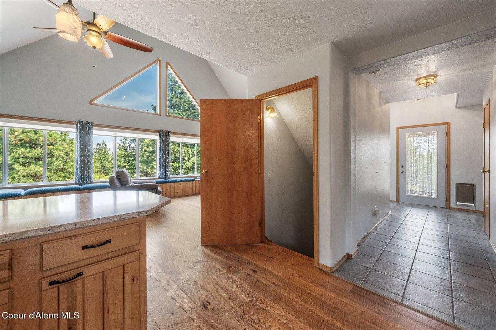 9067 West Coeur D Alene Dr, Spirit Lake, ID 83869