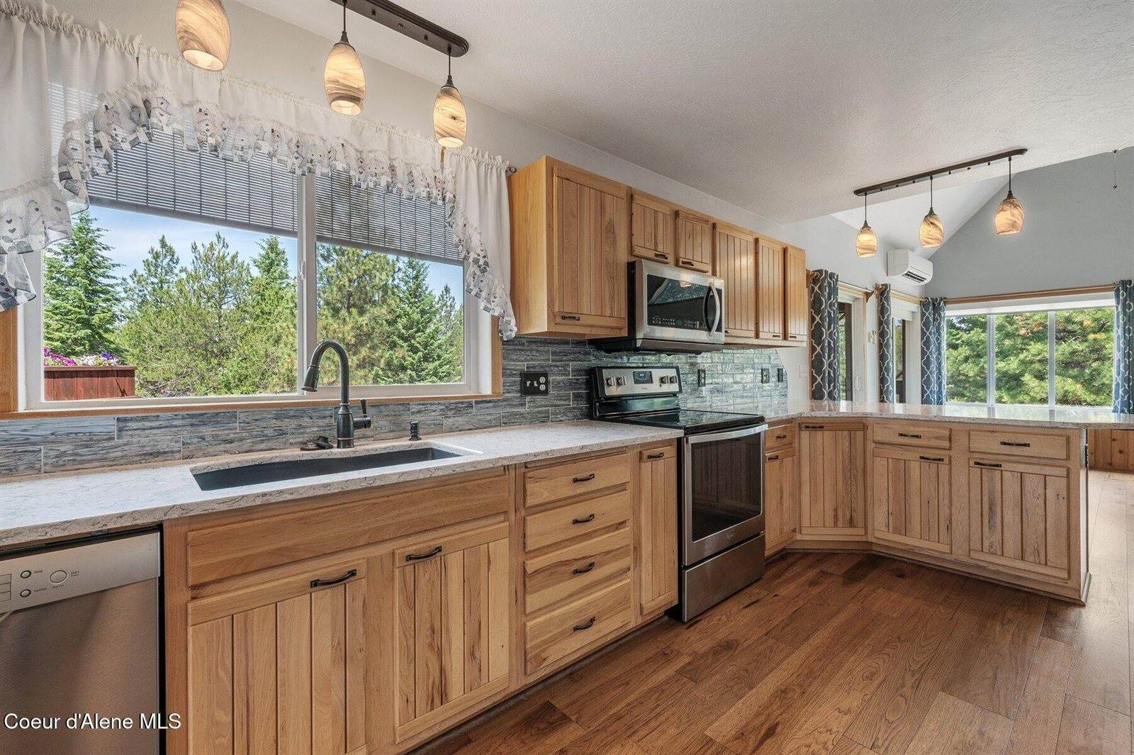 9067 West Coeur D Alene Dr, Spirit Lake, ID 83869