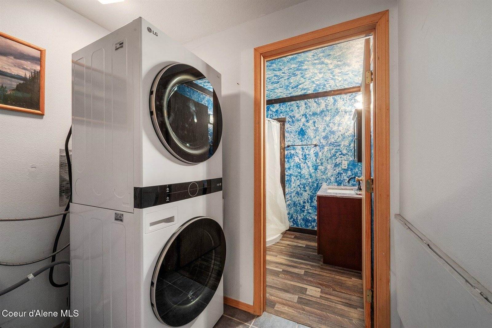 9067 West Coeur D Alene Dr, Spirit Lake, ID 83869