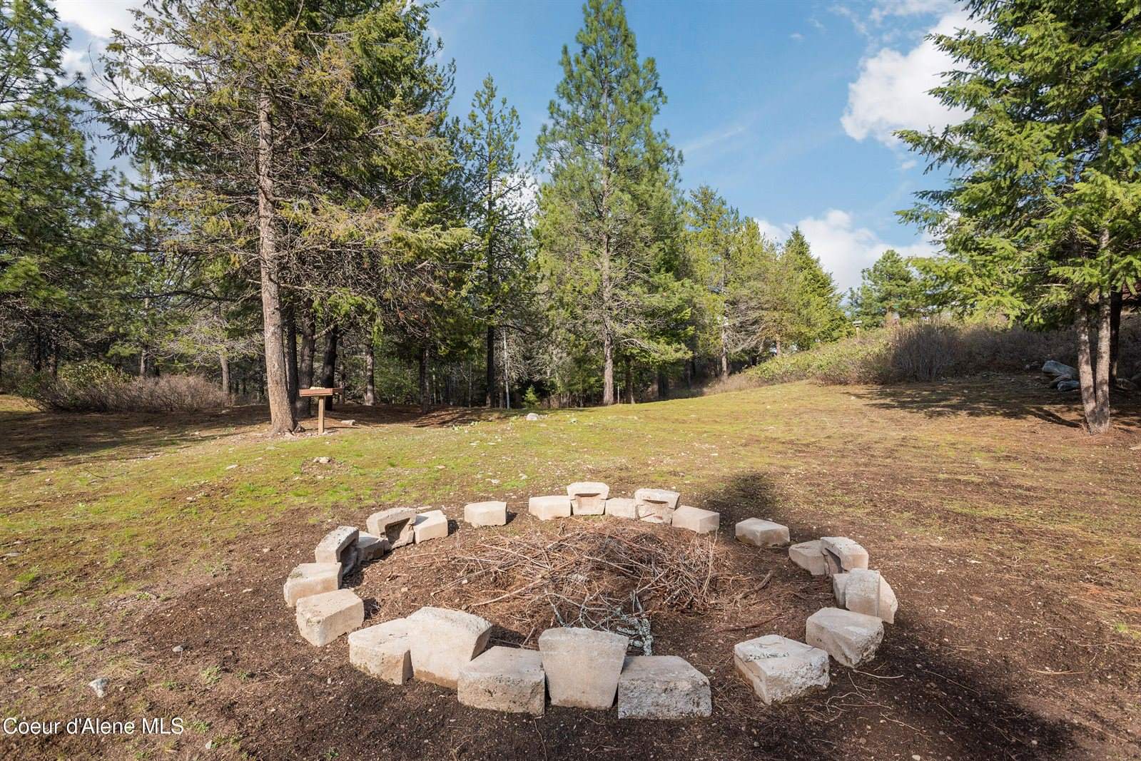 9067 West Coeur D Alene Dr, Spirit Lake, ID 83869