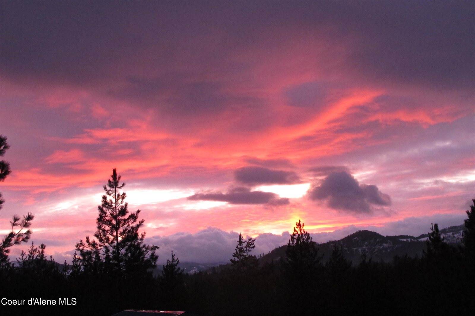 9067 West Coeur D Alene Dr, Spirit Lake, ID 83869