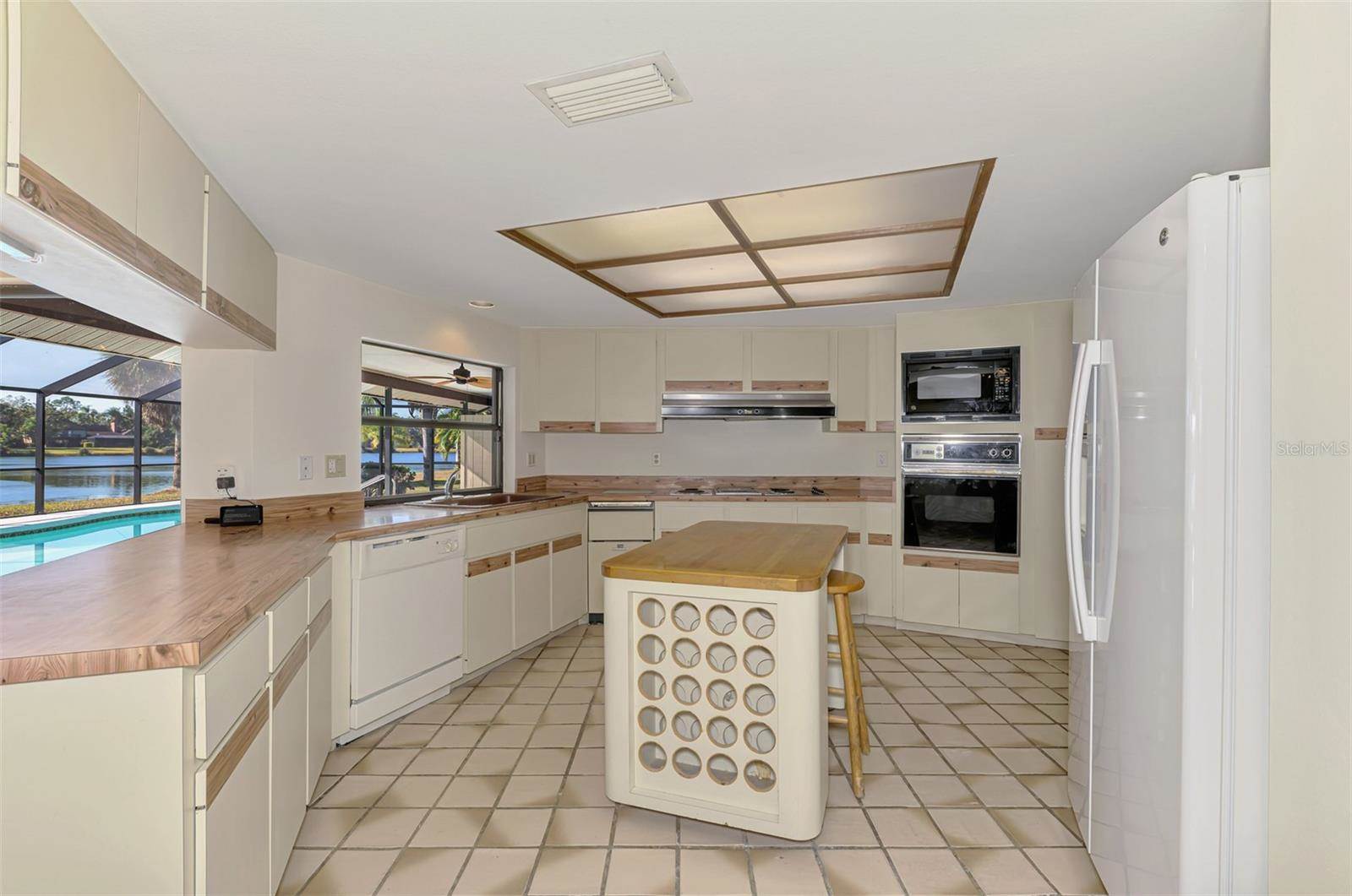 5028 Willow Leaf Way, Sarasota, FL 34241